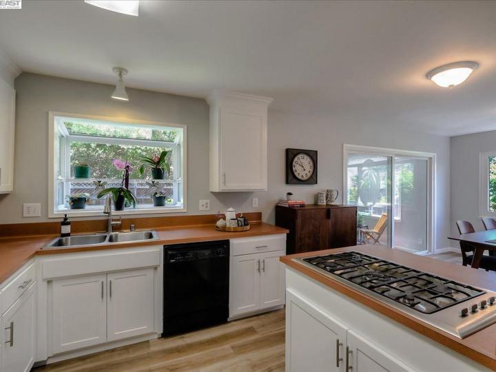3539 Arcadian Ct, Castro Valley, CA | Lake Chabot. Photo 10 of 30