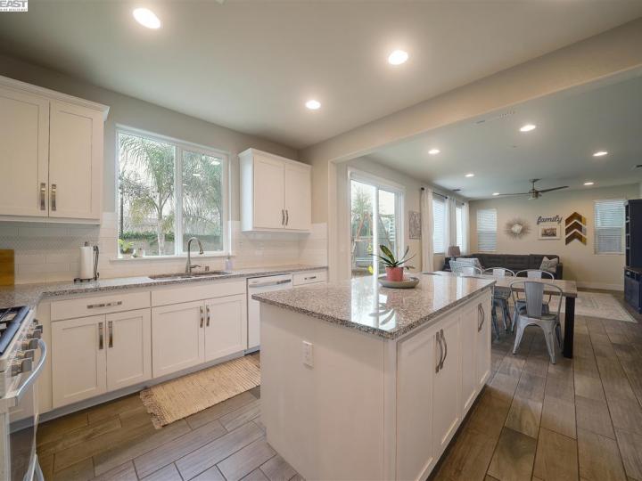 365 Bougainvilla Dr, Brentwood, CA | Brentwood. Photo 12 of 40