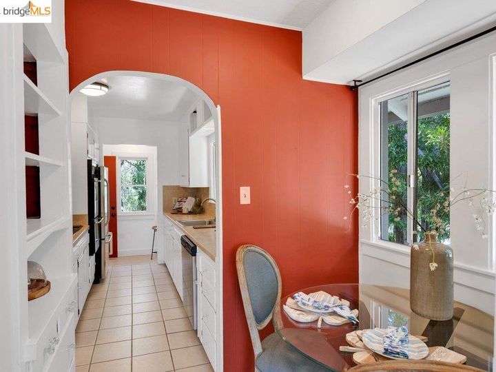 3745 Delmont Ave, Oakland, CA | Chimes Terrace. Photo 16 of 30