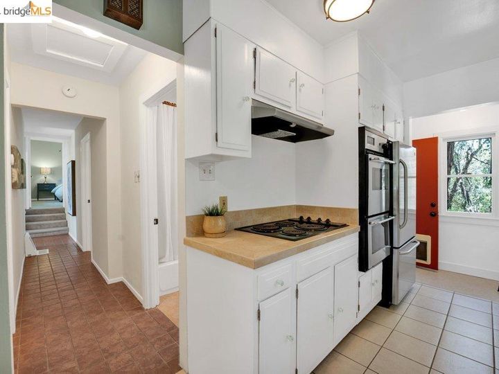 3745 Delmont Ave, Oakland, CA | Chimes Terrace. Photo 17 of 30