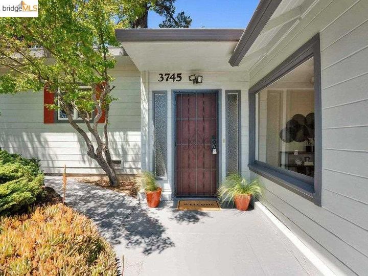 3745 Delmont Ave, Oakland, CA | Chimes Terrace. Photo 3 of 30