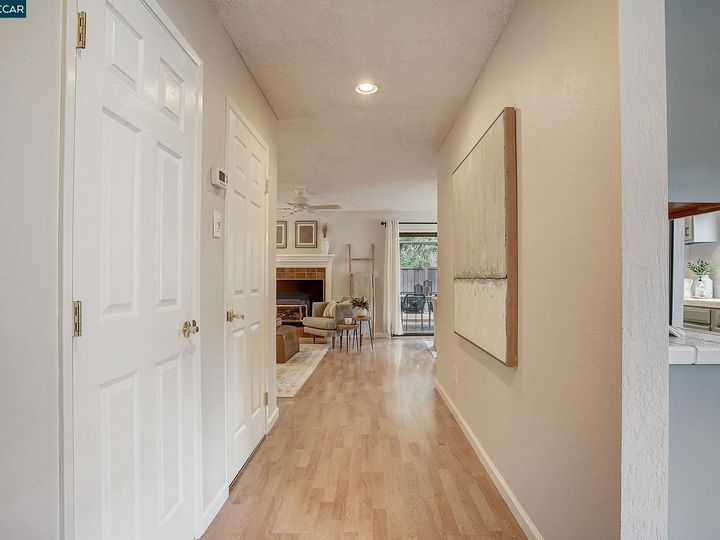 40 Donegal Way, Martinez, CA, 94553 Townhouse. Photo 14 of 51