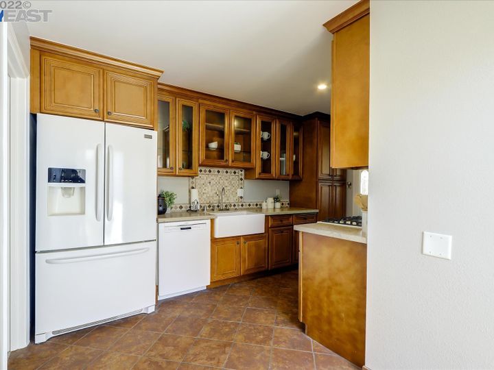 4051 Meadowview Dr, Castro Valley, CA | Marshall. Photo 12 of 28