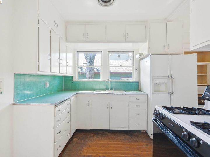 4067 Whittle Ave, Oakland, CA | Upper Dimond. Photo 12 of 20