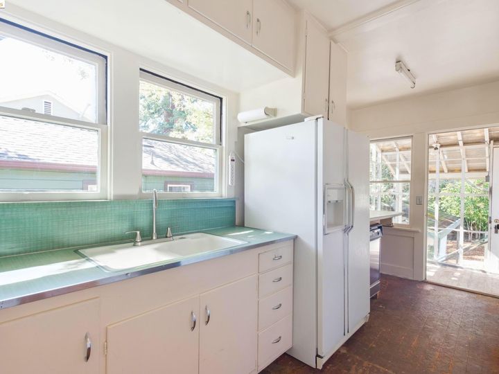 4067 Whittle Ave, Oakland, CA | Upper Dimond. Photo 13 of 20
