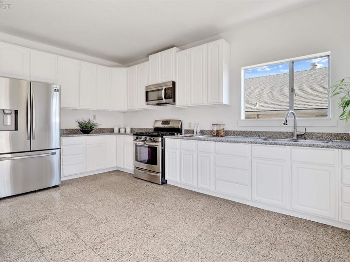 5311 Wentworth Ave, Oakland, CA | Melrose Heights. Photo 17 of 34