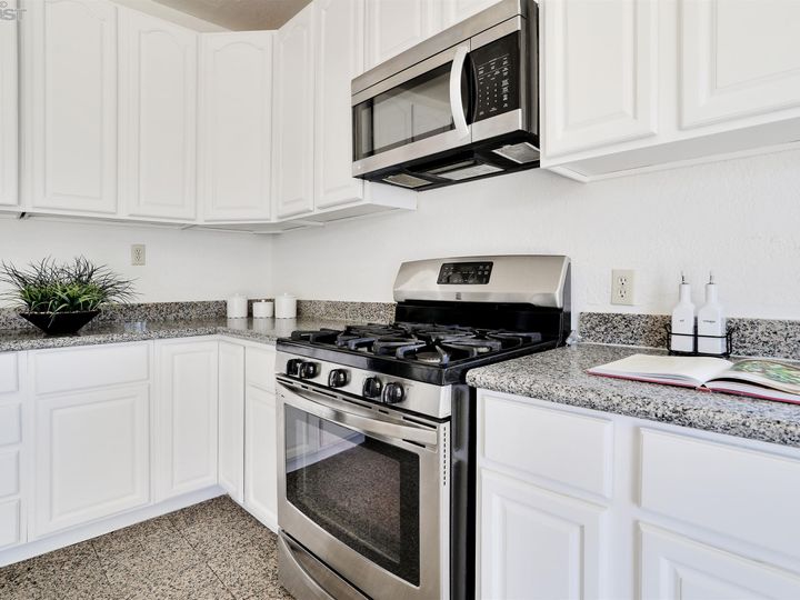 5311 Wentworth Ave, Oakland, CA | Melrose Heights. Photo 18 of 34