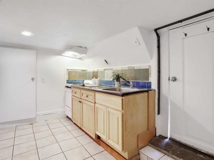 5311 Wentworth Ave, Oakland, CA | Melrose Heights. Photo 28 of 34