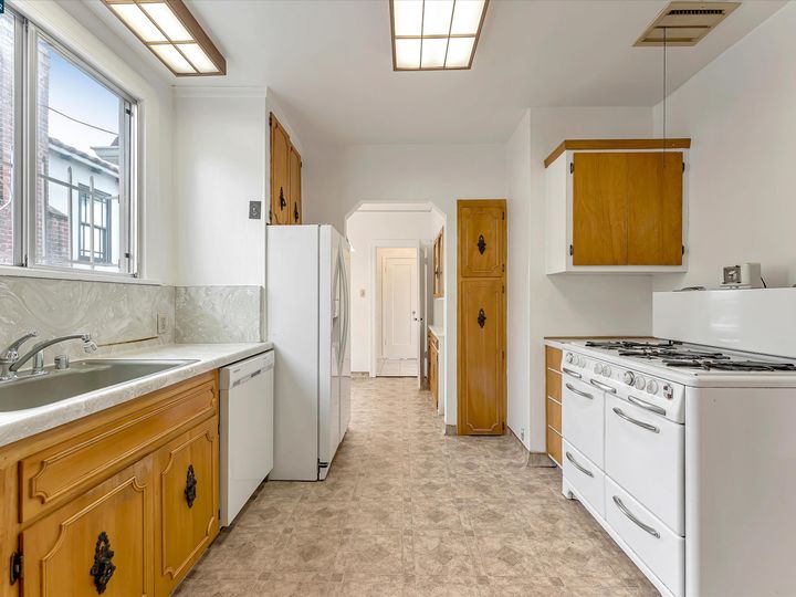 560 57th St, Oakland, CA | North Oakland. Photo 12 of 55