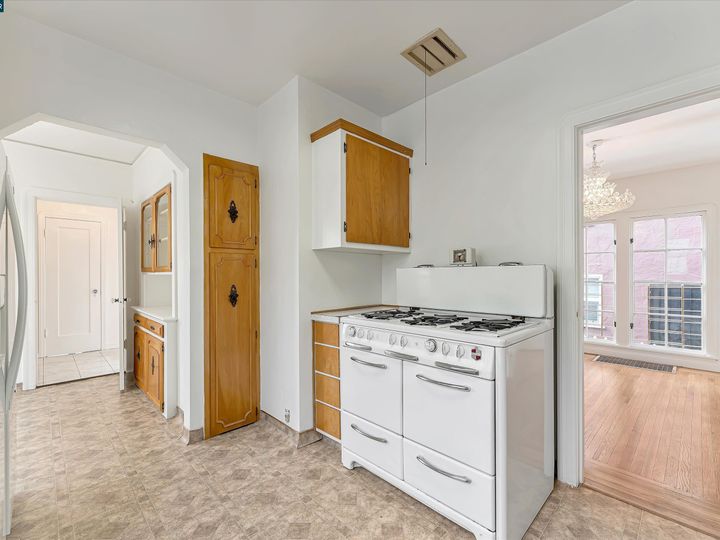 560 57th St, Oakland, CA | North Oakland. Photo 14 of 55