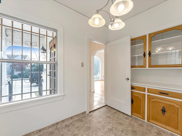 560 57th St, Oakland, CA | North Oakland. Photo 16 of 55