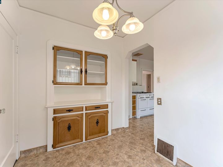 560 57th St, Oakland, CA | North Oakland. Photo 17 of 55