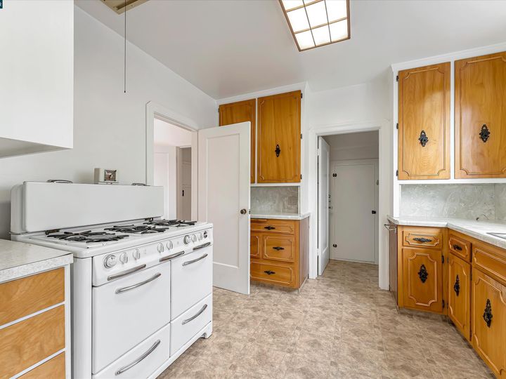 560 57th St, Oakland, CA | North Oakland. Photo 10 of 55