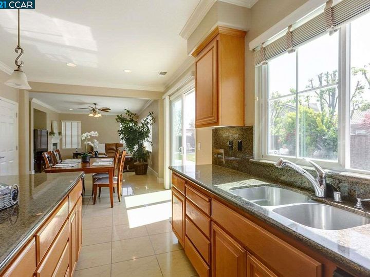 5670 Carlow Way, Antioch, CA | Rivergate. Photo 12 of 34