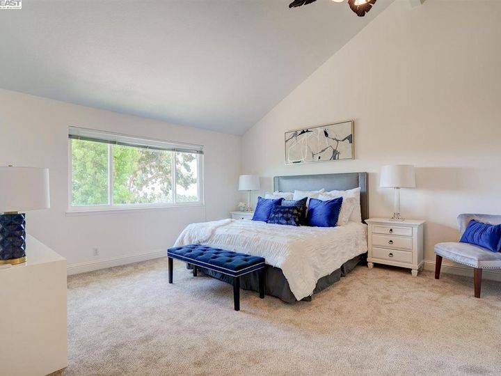 5773 Thousand Oaks Dr, Castro Valley, CA | Columbia. Photo 17 of 40