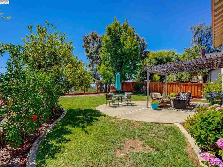 5773 Thousand Oaks Dr, Castro Valley, CA | Columbia. Photo 33 of 40