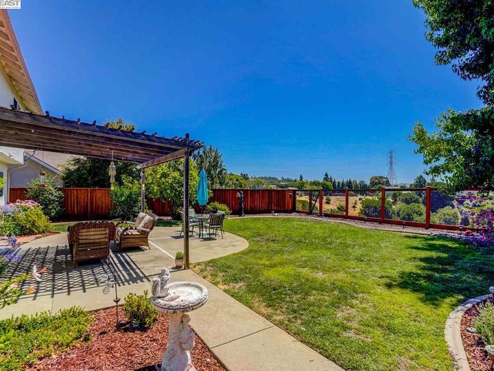 5773 Thousand Oaks Dr, Castro Valley, CA | Columbia. Photo 35 of 40