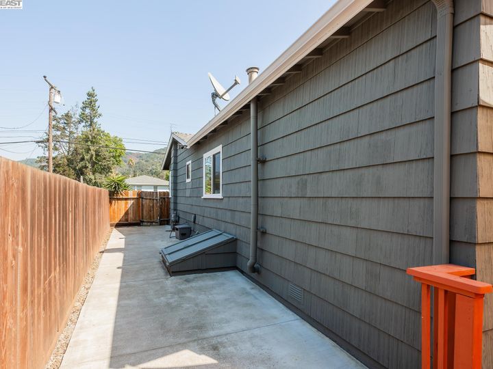 6233 Hillmont Dr, Oakland, CA | Chimes Terrace. Photo 18 of 30