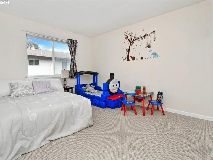 631 Foster Ct #2, Hayward, CA, 94544 Townhouse. Photo 12 of 19