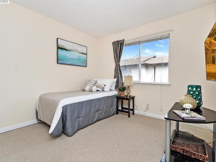 631 Foster Ct #2, Hayward, CA, 94544 Townhouse. Photo 13 of 19