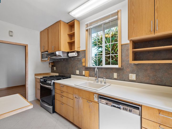 681 Cleveland St, Oakland, CA | Cleveland Heights. Photo 14 of 32