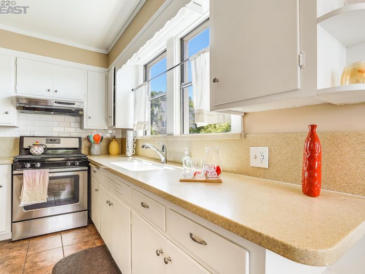7407 Ney Ave, Oakland, CA | Eastmont Hills. Photo 20 of 39