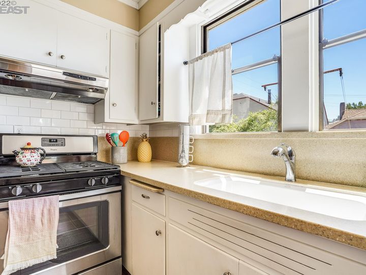 7407 Ney Ave, Oakland, CA | Eastmont Hills. Photo 21 of 39