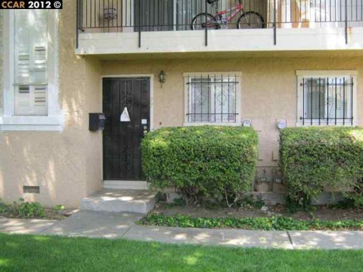 77 Meadowbrook Ave, Pittsburg, CA, 94565-5547 Townhouse. Photo 1 of 7
