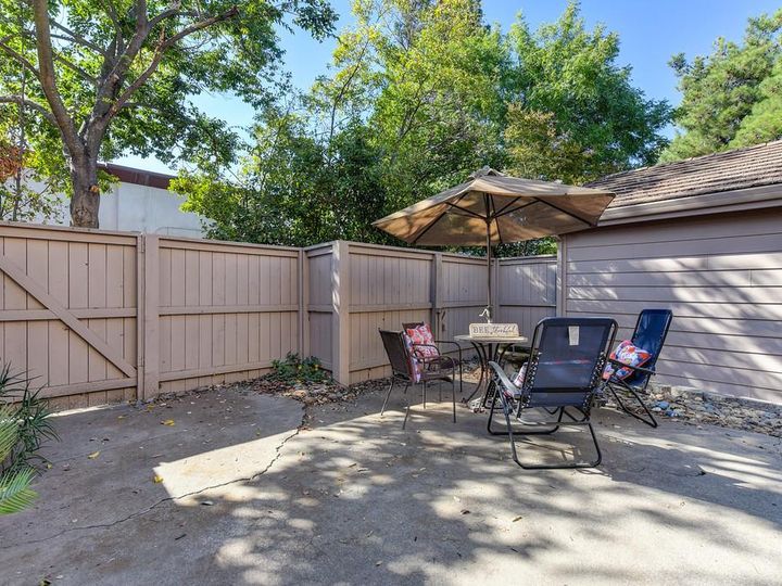 8108 Red Sherry Ln, Fair Oaks, CA, 95628 Townhouse. Photo 4 of 39