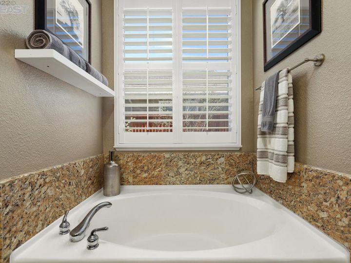 8138 Westport Cir, Discovery Bay, CA | The Lakes. Photo 19 of 51