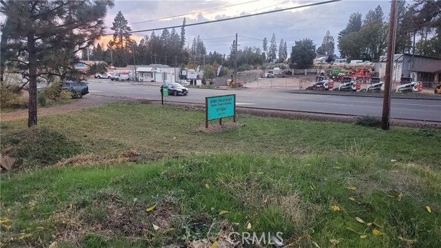 8322 Skwy Paradise CA. Photo 2 of 24