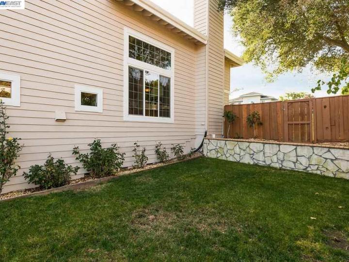 8357 Creekside Dr, Dublin, CA | The Images | No. Photo 26 of 30