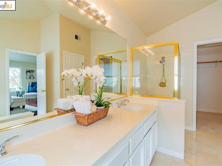 915 Crescent Dr, Brentwood, CA | Brentwood. Photo 16 of 29