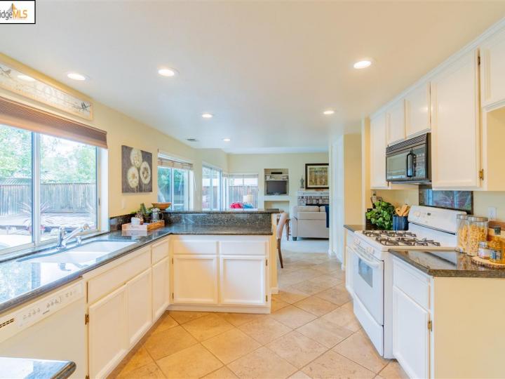 915 Crescent Dr, Brentwood, CA | Brentwood. Photo 7 of 29
