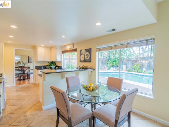 915 Crescent Dr, Brentwood, CA | Brentwood. Photo 9 of 29