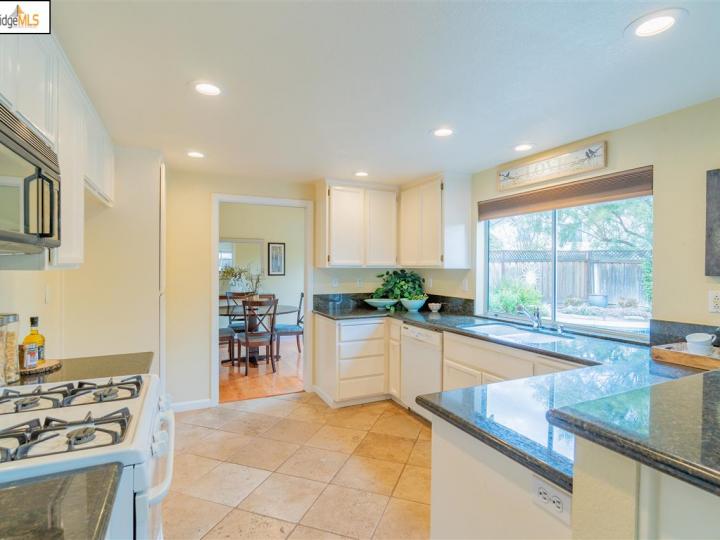 915 Crescent Dr, Brentwood, CA | Brentwood. Photo 10 of 29