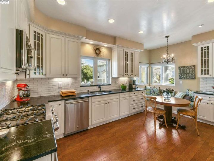 928 Willow St, Alameda, CA | Central Alameda. Photo 12 of 40