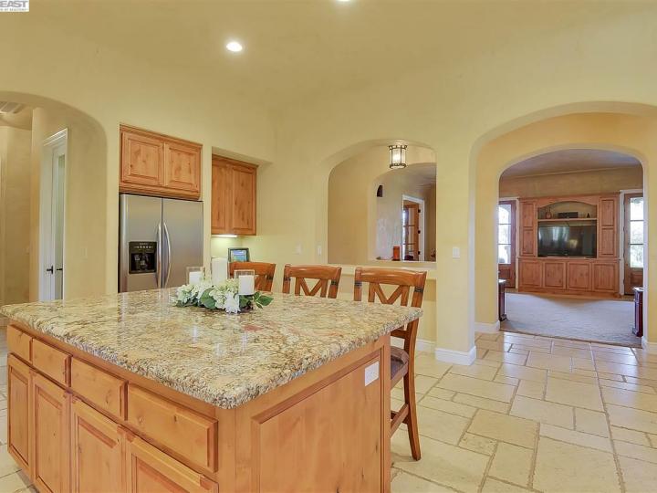9659 Stern Ln, Browns Valley, CA | . Photo 14 of 40