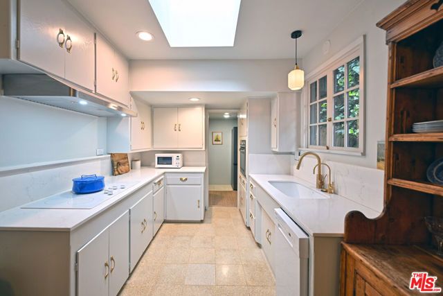 9861 Easton Dr, Beverly Hills, CA | . Photo 11 of 39