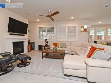1090 Griffith Ln, Brentwood, CA | Pulte. Photo 4 of 33