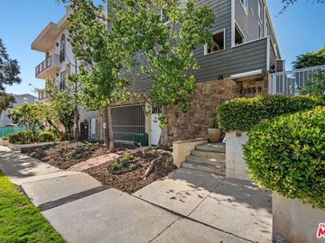 11959 Mayfield Ave #5, Los Angeles, CA, 90049 Townhouse. Photo 5 of 35