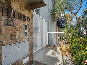 11959 Mayfield Ave #5, Los Angeles, CA, 90049 Townhouse. Photo 6 of 35