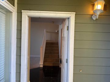 130 Outrigger Dr, Vallejo, CA, 94591 Townhouse. Photo 2 of 29