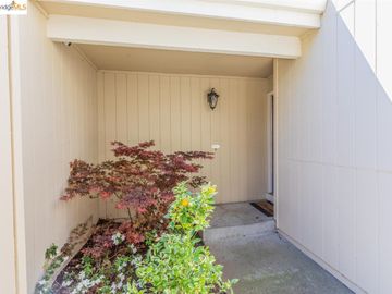 1583 Denkinger Rd, Concord, CA, 94521 Townhouse. Photo 2 of 28