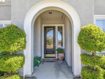 176 E Country Club Dr, Brentwood, CA | Shadow Lakes. Photo 3 of 32