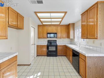 1790 Thicket Ct, Tracy, CA | Central Tracy. Photo 6 of 20