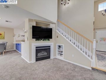 20481 Summercrest Dr, Castro Valley, CA, 94552 Townhouse. Photo 4 of 35