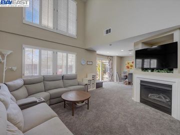 20481 Summercrest Dr, Castro Valley, CA, 94552 Townhouse. Photo 5 of 35