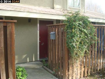 2049 Olivera Rd #B, Concord, CA, 94520 Townhouse. Photo 3 of 12