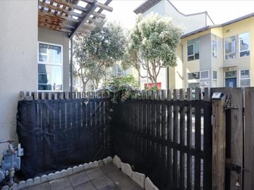 34 Covent Ln, Oakland, CA, 94608 Townhouse. Photo 4 of 22